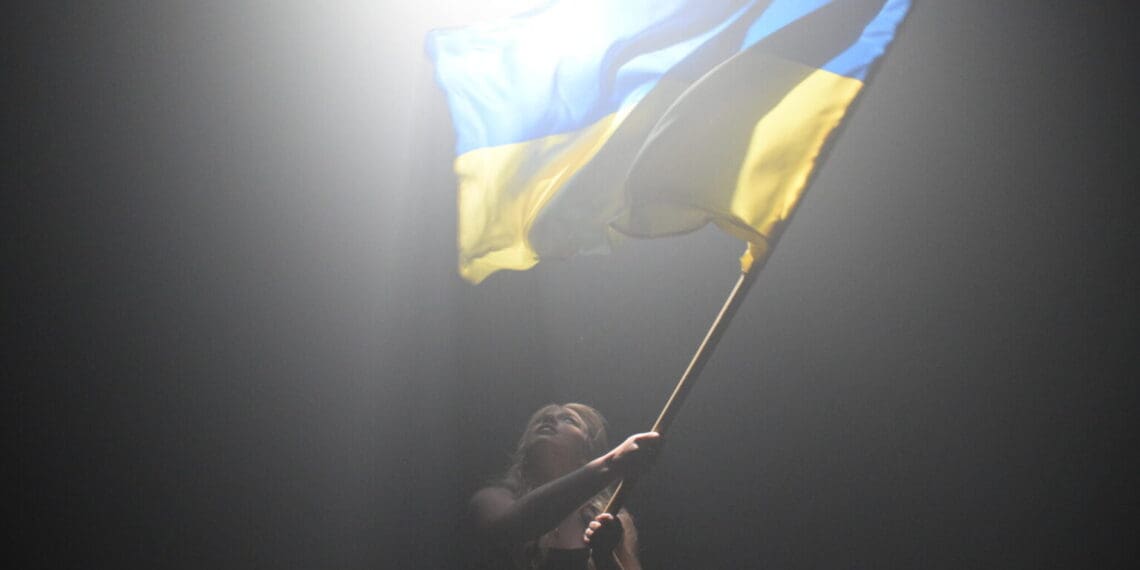 Американська співачка Келсі Кімберлін презентувала пісню «Повернись», присвячену українським біженцям