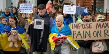 Перше місце за числом мігрантів у Великобританії зайняли українці