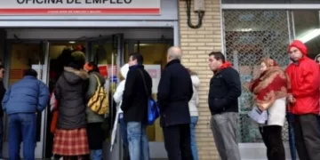 Шанс на роботу для усіх іноземців: уряд Іспанії схвалив міграційну реформу