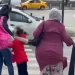 Туреччину накрила негода: вітер збиває дітей з ніг