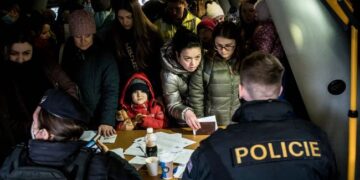 Чехія отримує більше від українських біженців, ніж витрачає на них: дані Мінпраці