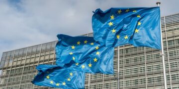 ЄС минулого року видав рекордне число посвідок на проживання іноземцям: чи є у списку українці