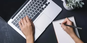 У яких країнах люди працюють найменше та найбільше: статистика