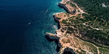 Грецький острів пропонує стипендію за переїзд туди: які умови
