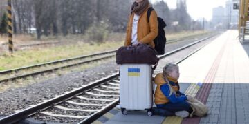 Які мають бути зарплати в Україні, щоб повернути біженців: оцінка експерта