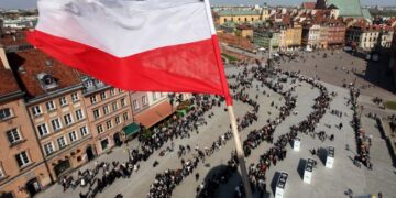 У Польщі можуть блокувати рахунки іноземців, зокрема українців: кого це стосується