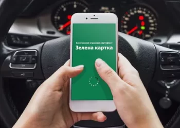 Українцям переписали правила виїзду на авто за кордон: що буде зі старими страховками