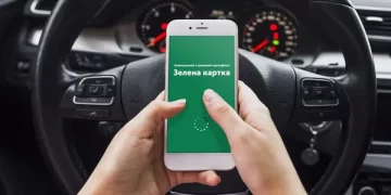 Українцям переписали правила виїзду на авто за кордон: що буде зі старими страховками