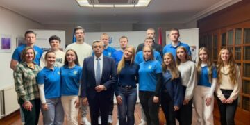 Члени Спілки української молоді в Іспанії зустрілися з послом України