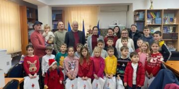 Союз українців Румунії вручив подарунки майже 8 тисячам дітей, які вивчають українську мову