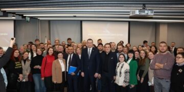 Чернишов зустрівся з українцями та лідерами українських організацій у Варшаві