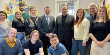 У Румунії посол зустрівся з громадою в Українському домі в місті Клуж-Напока