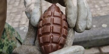 У Нідерландах біля судна-притулку з українськими біженцями знайшли муляж гранати