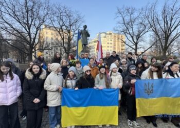 У Варшаві утворили «Ланцюг єдності» до Дня злуки УНР та ЗУНР