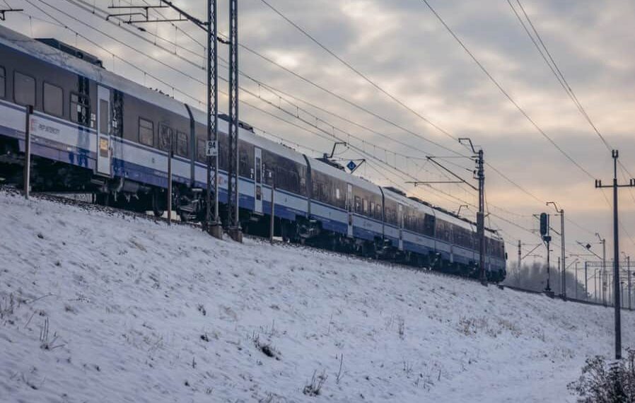 У Польщі – значні перебої з рухом поїздів через небезпечну ожеледь