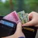 Скільки готівки можна перевезти через кордон