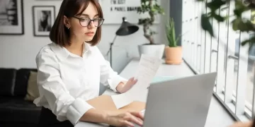 Які документи слід оновити українцям у Польщі у 2025 році: перелік