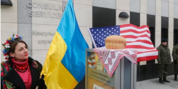 Чи доведеться українським біженцям у США пакувати валізи за президенства Трампа? – відповідь дипломата