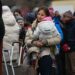 Урізання виплат і вибіркове надання захисту. Що чекає біженців в Європі в 2025 році