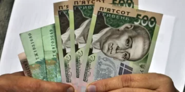Тисяча пенсіонерам, субсидія, та польські виплати: яку допомогу можуть отримати українці у лютому