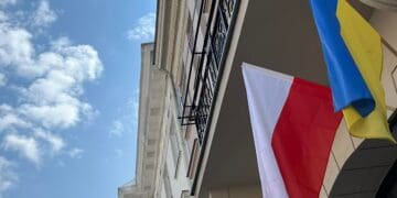 Дослідження Pollster: більшість опитаних підтримує виплату «800+» лише українцям, які працюють