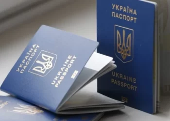 Виїзд за кордон 2025. За яких умов можна продовжити термін дії закордонного паспорта