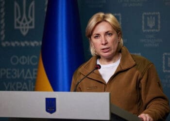 Ірина Верещук повідомила, що українцям за кордоном, які подали документи ще навесні 2024 року, віддадуть їхні паспорти