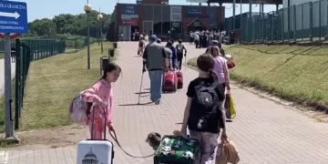 Поляки вимагають припинити допомогу українським біженцям