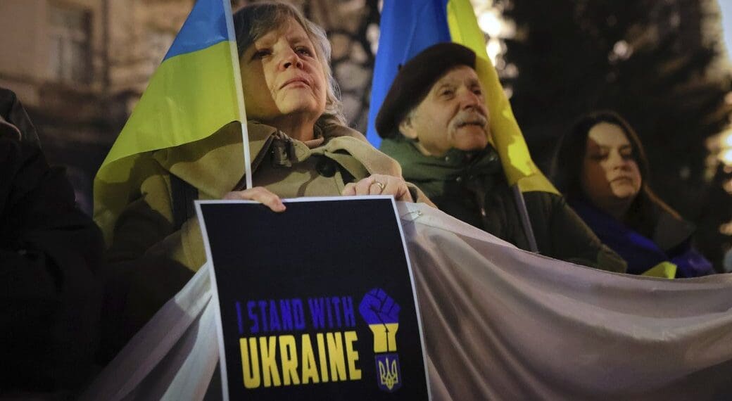 Скільки українців повернуться з-за кордону після припинення війни: прогноз міністра