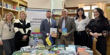 «Українську книжкову поличку» відкрили у грецькому місті Кавала