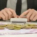 Українці за кордоном мають платити податки: які ставки та як подати декларацію