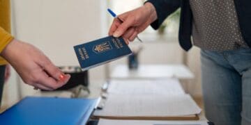 Що робити, якщо втратив паспорт за кордоном та які можуть бути наслідки: роз’яснення юристки