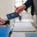 Що робити, якщо втратив паспорт за кордоном та які можуть бути наслідки: роз’яснення юристки