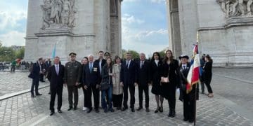 Біля Тріумфальної арки в Парижі провели акцію до роковин Чорнобильської катастрофи