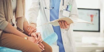 Як отримати медичну допомогу українським біженцям у країнах Європи під час святкових днів 