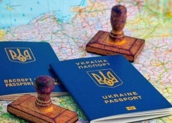Уряд спростив процедуру оформлення паспорта за кордоном: що слід знати чоловікам віком від 18 до 60 років