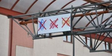 Що варто знати українцям про перевезення продуктів через митницю