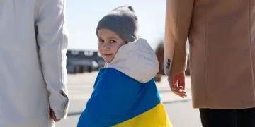 Країна ЄС готує зміни для українських біженців: що буде з виплатами та житлом