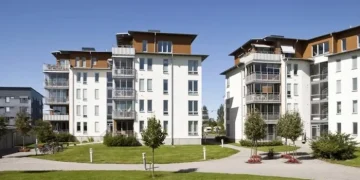 Українці масово купують житло в одній країні за готівку