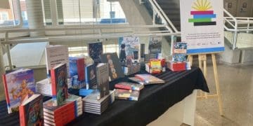 У Канаді з’явилася шоста Українська книжкова поличка