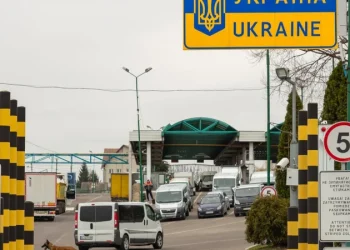 Виїзд за кордон 2025: хто з чоловіків має право і чи будуть зміни з 1 червня