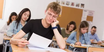 “Школярі після 11 класу виїжджають за кордон, але не масово”: українців обурила заява Лісового