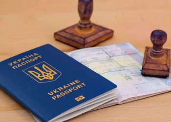 Де українці можуть оформити закордонний паспорт за межами України