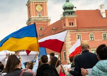 Стало відомо, скільки Польща заробила на українцях за час війни