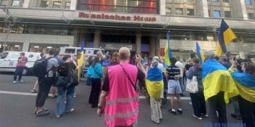Активісти у Берліні вимагали закрити «Російський дім»