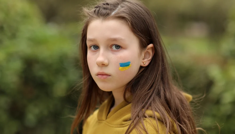 Як говорити з дітьми про трагічні події в Україні: поради родинам в імміграції