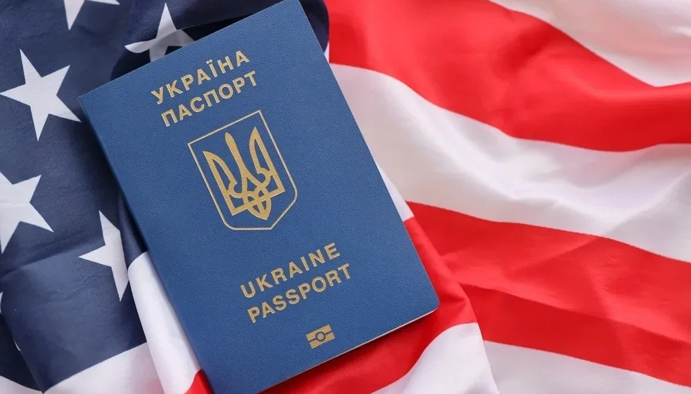 Підтверджено USCIS: українцям з U4U дозволять продовжувати гуманітарний пароль у США