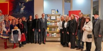 «Українську книжкову поличку» відкрили у Парагваї