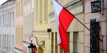 Більшість поляків підтримують вето президента на закон про допомогу українцям