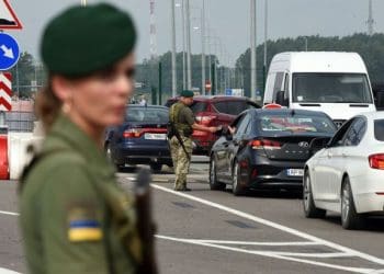 Виїзд чоловіків до 25 років за кордон: деталі законопроєкту